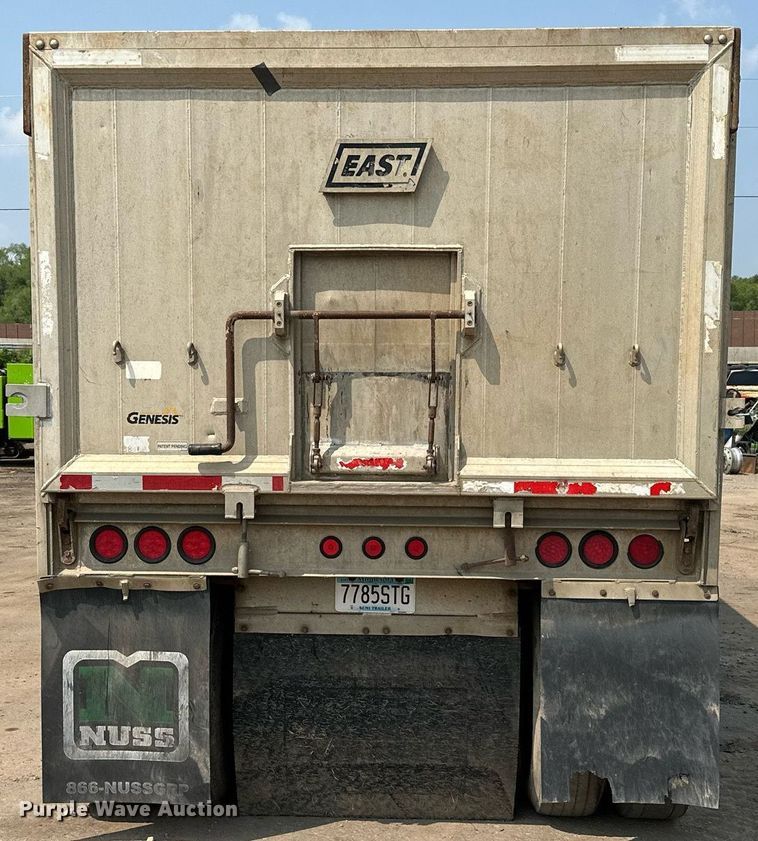 image for item MQ9326 2006 East  end dump trailer