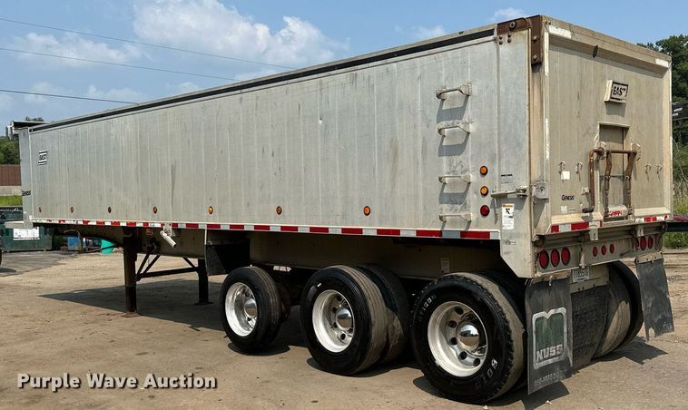 image for item MQ9326 2006 East  end dump trailer