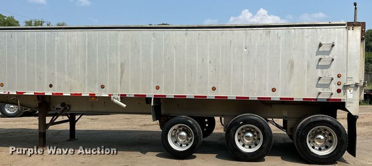 image for item MQ9326 2006 East  end dump trailer