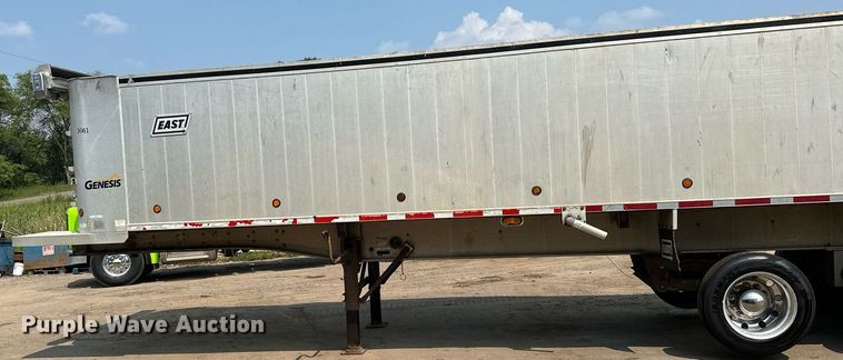 image for item MQ9326 2006 East  end dump trailer
