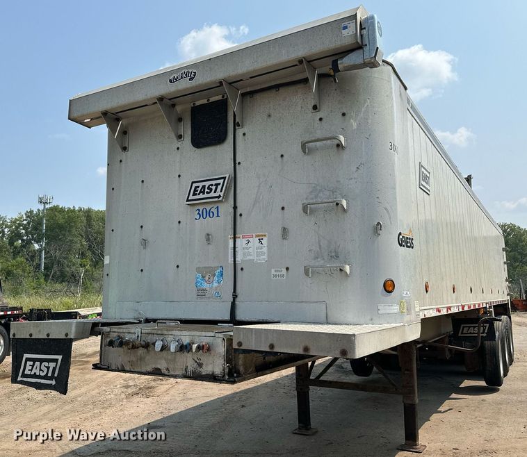 image for item MQ9326 2006 East  end dump trailer
