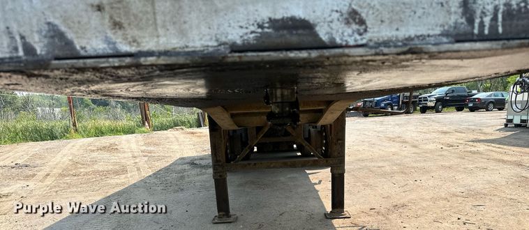 image for item MQ9326 2006 East  end dump trailer