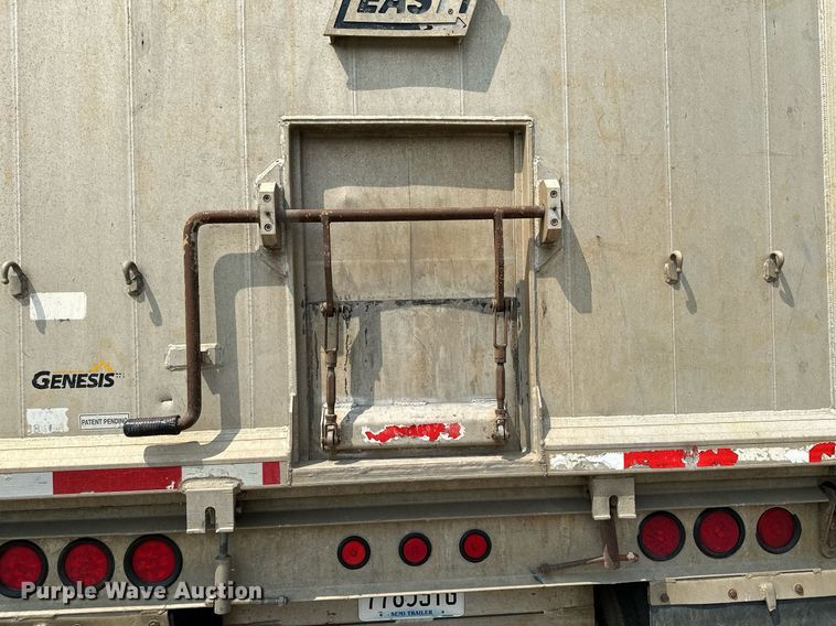 image for item MQ9326 2006 East  end dump trailer