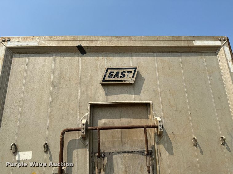 image for item MQ9326 2006 East  end dump trailer