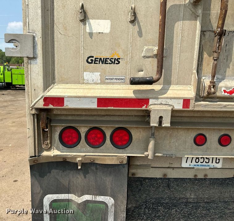 image for item MQ9326 2006 East  end dump trailer