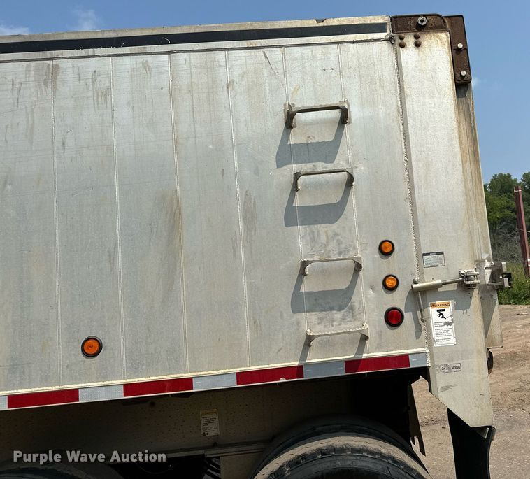 image for item MQ9326 2006 East  end dump trailer