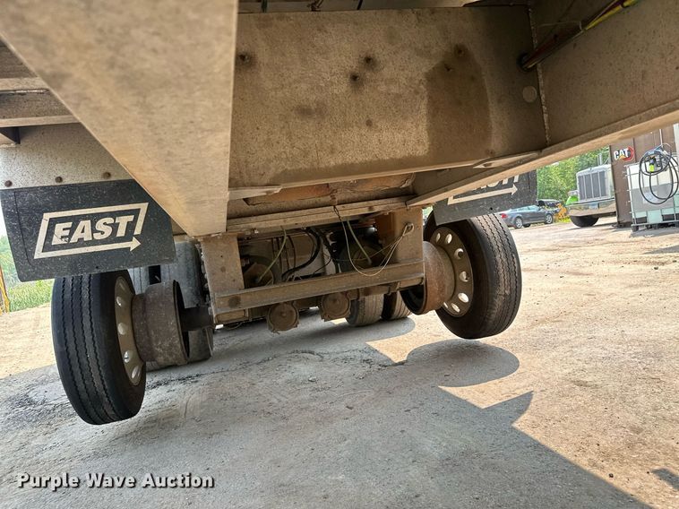 image for item MQ9326 2006 East  end dump trailer