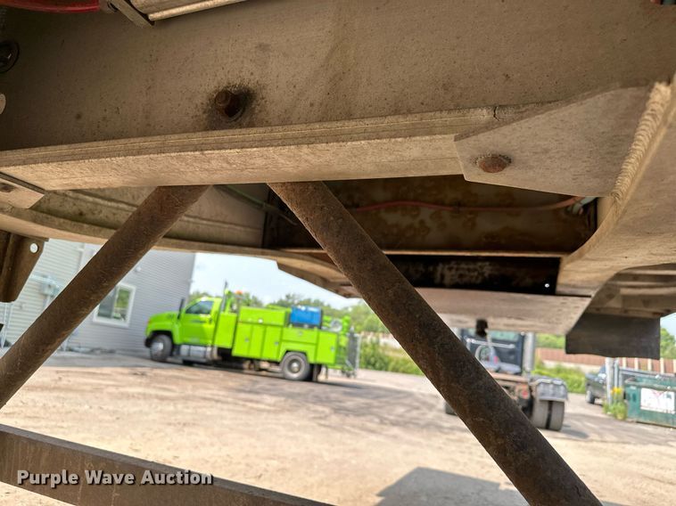 image for item MQ9326 2006 East  end dump trailer