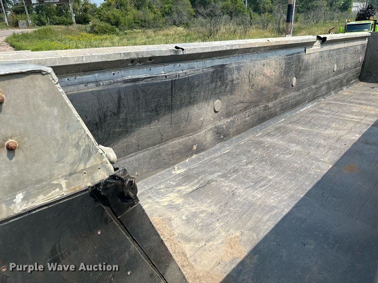 image for item MQ9326 2006 East  end dump trailer