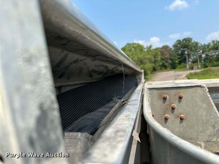 image for item MQ9326 2006 East  end dump trailer