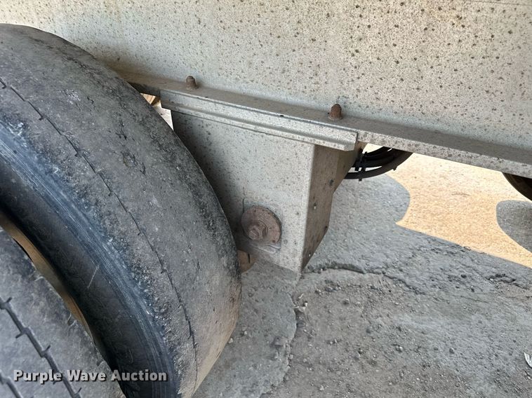 image for item MQ9326 2006 East  end dump trailer