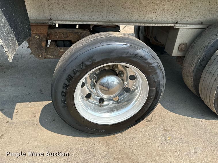 image for item MQ9326 2006 East  end dump trailer