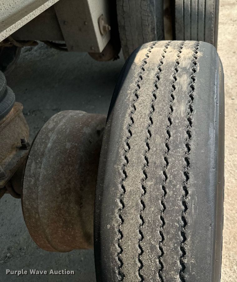 image for item MQ9326 2006 East  end dump trailer