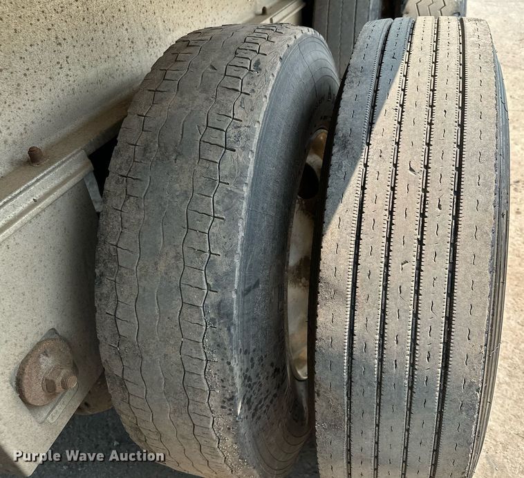 image for item MQ9326 2006 East  end dump trailer