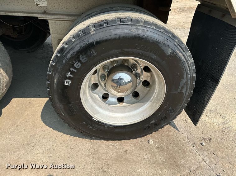 image for item MQ9326 2006 East  end dump trailer