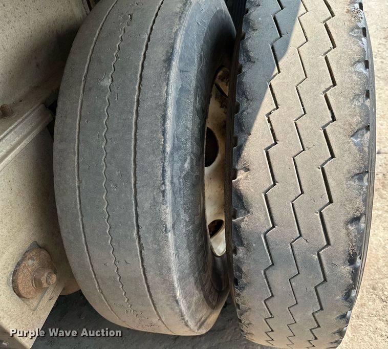 image for item MQ9326 2006 East  end dump trailer