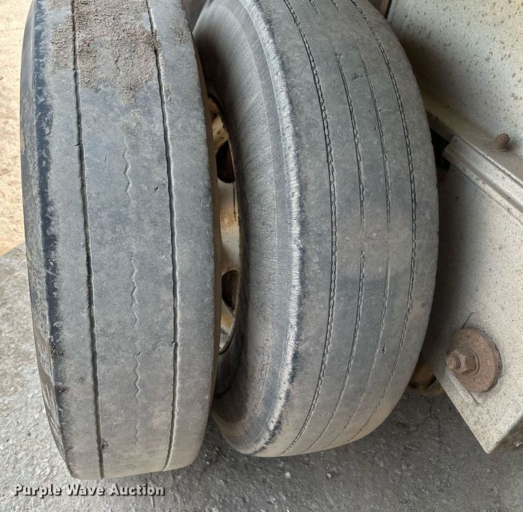 image for item MQ9326 2006 East  end dump trailer