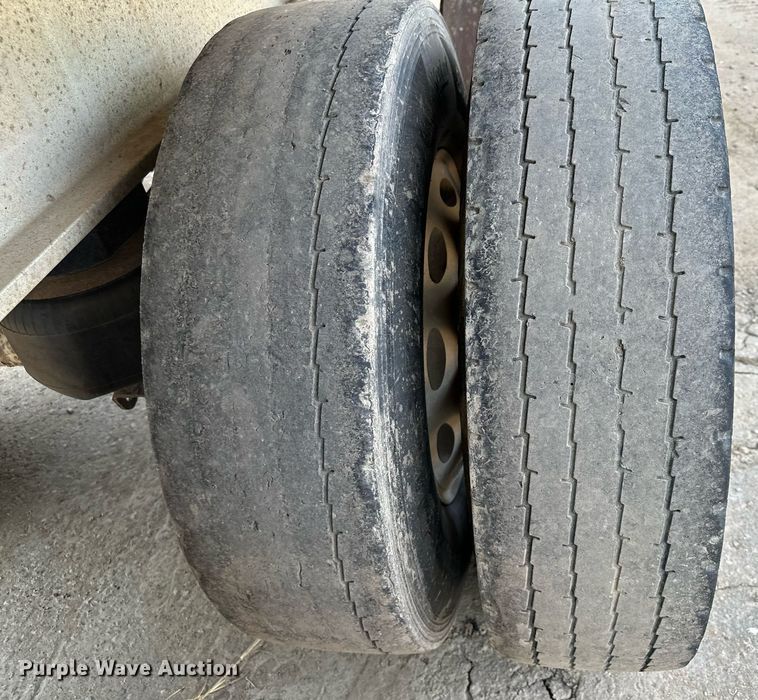 image for item MQ9326 2006 East  end dump trailer