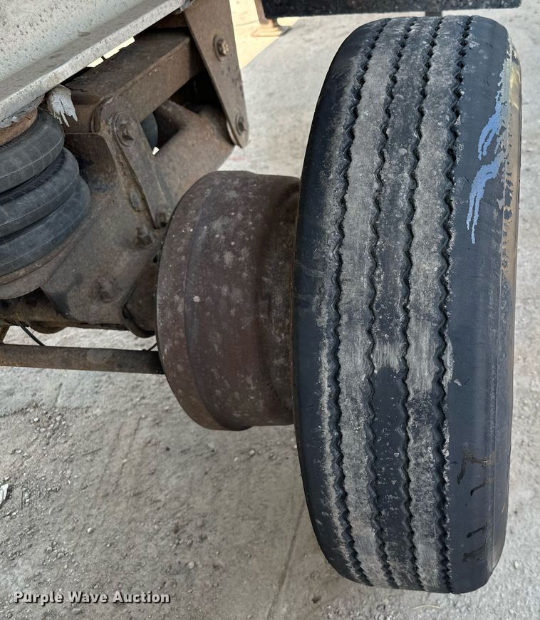 image for item MQ9326 2006 East  end dump trailer