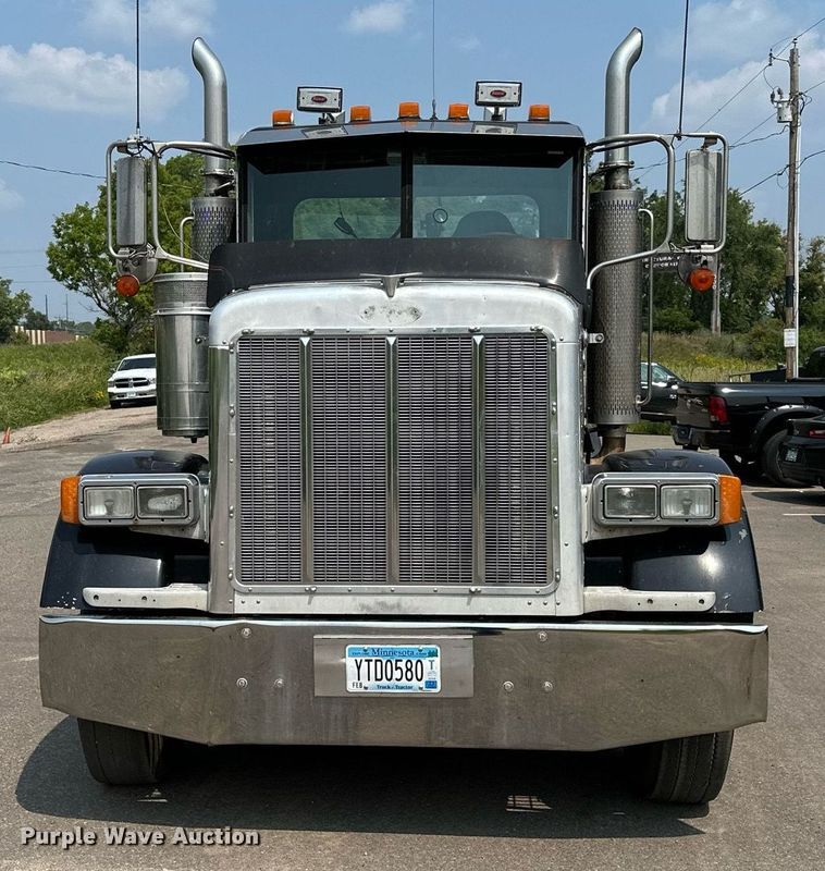 image for item MQ9327 2005 Peterbilt 378  semi truck