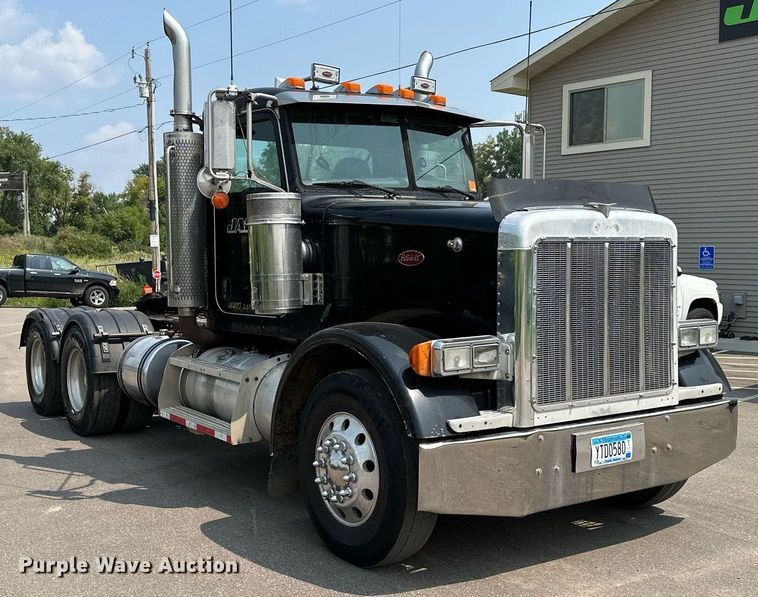 image for item MQ9327 2005 Peterbilt 378  semi truck