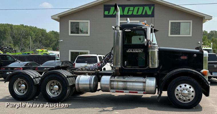 image for item MQ9327 2005 Peterbilt 378  semi truck