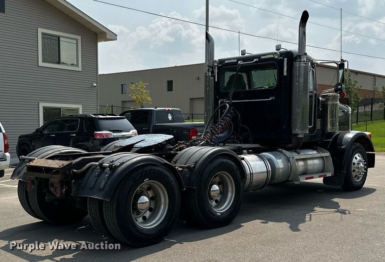 image for item MQ9327 2005 Peterbilt 378  semi truck