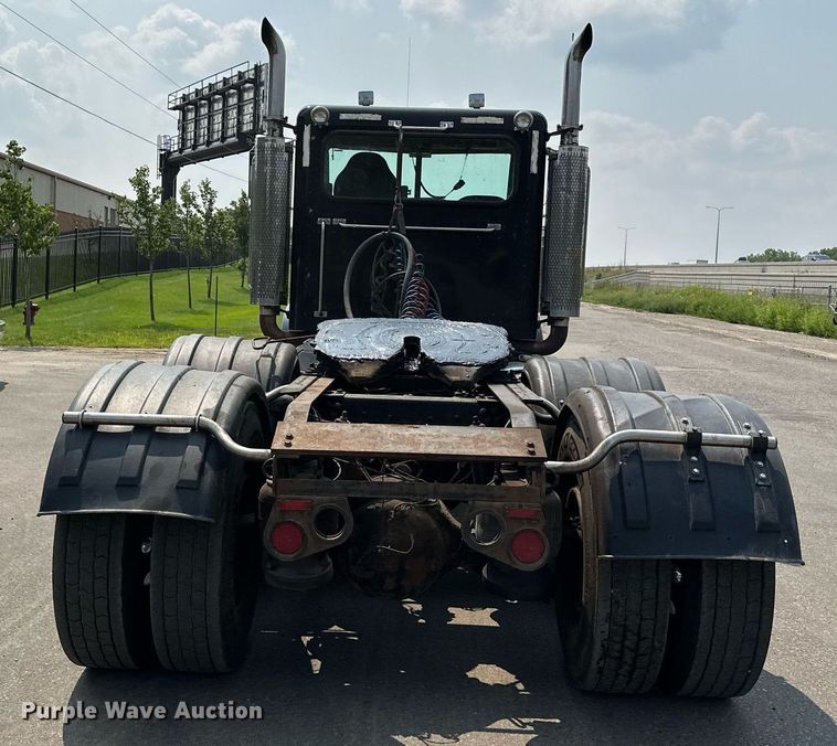 image for item MQ9327 2005 Peterbilt 378  semi truck