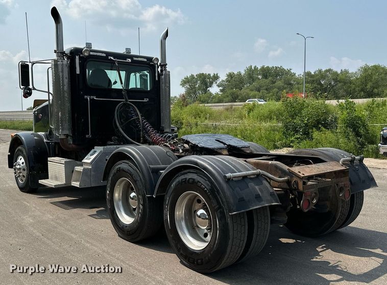 image for item MQ9327 2005 Peterbilt 378  semi truck