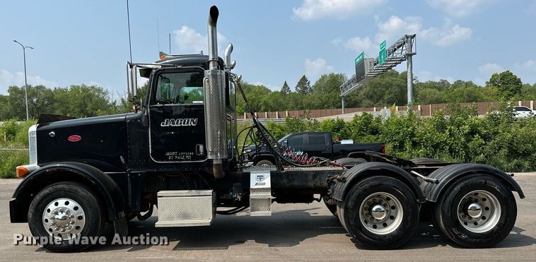 image for item MQ9327 2005 Peterbilt 378  semi truck