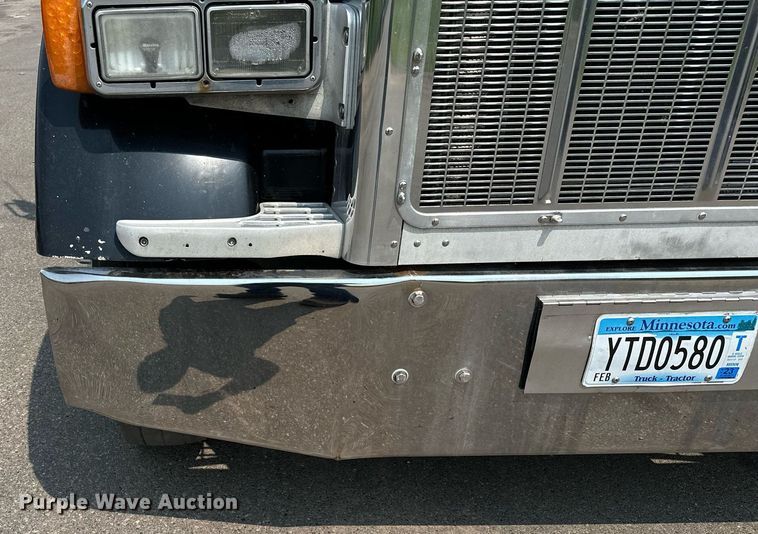 image for item MQ9327 2005 Peterbilt 378  semi truck