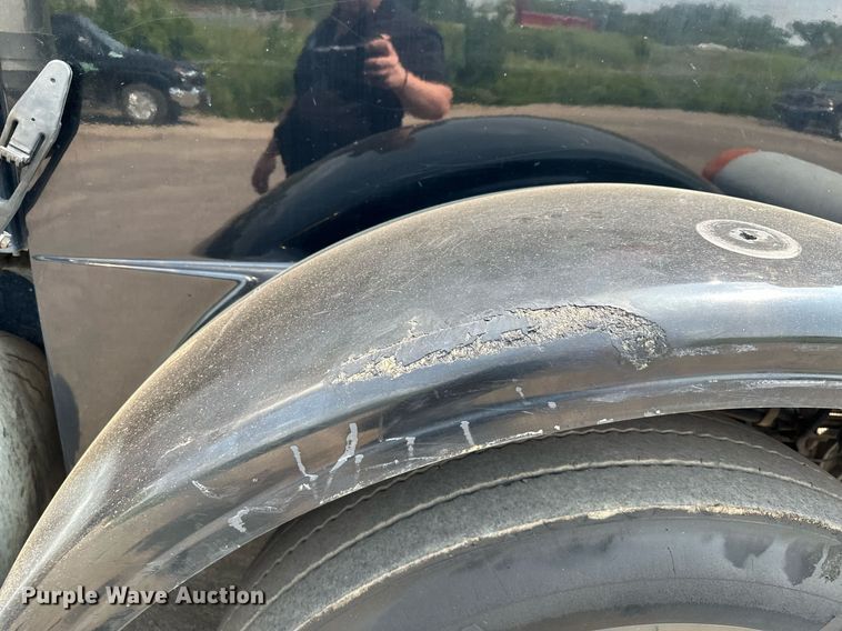 image for item MQ9327 2005 Peterbilt 378  semi truck