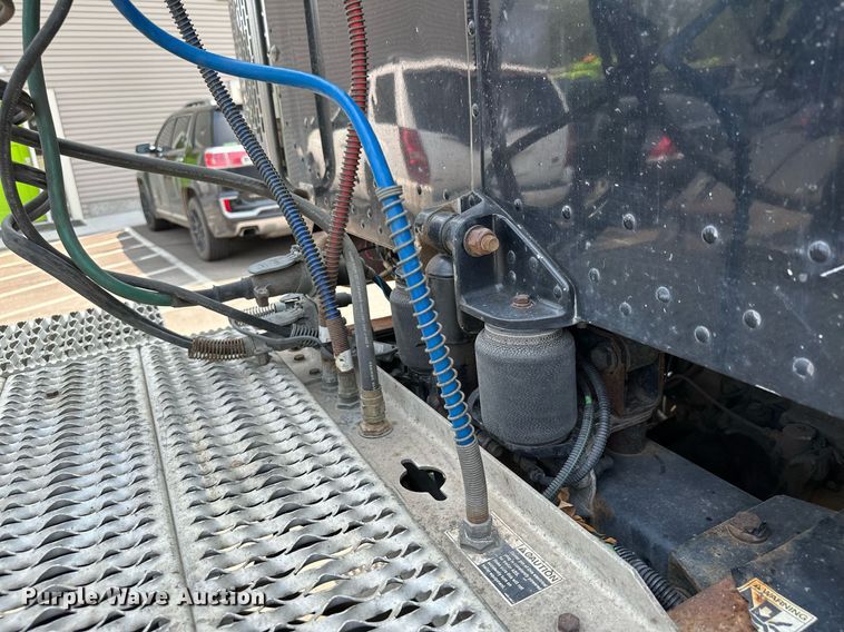 image for item MQ9327 2005 Peterbilt 378  semi truck