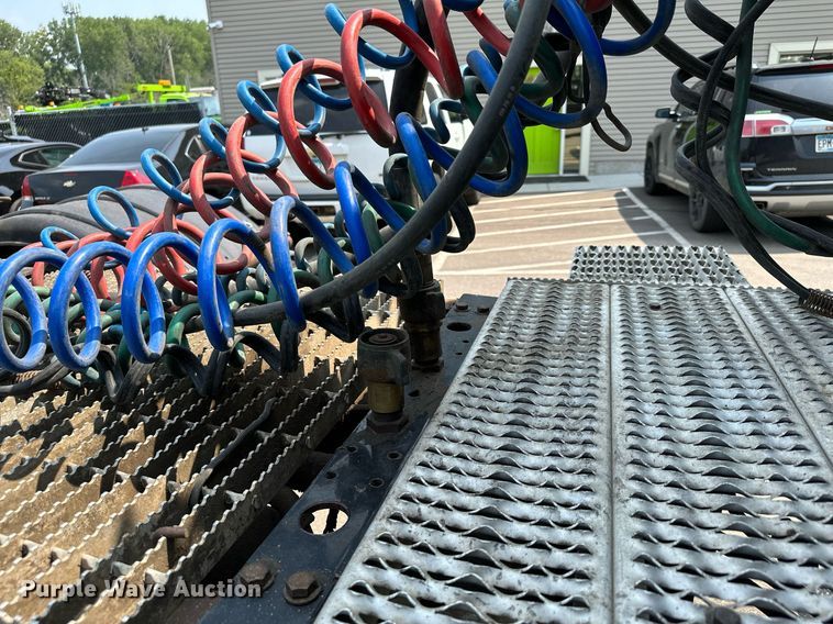 image for item MQ9327 2005 Peterbilt 378  semi truck