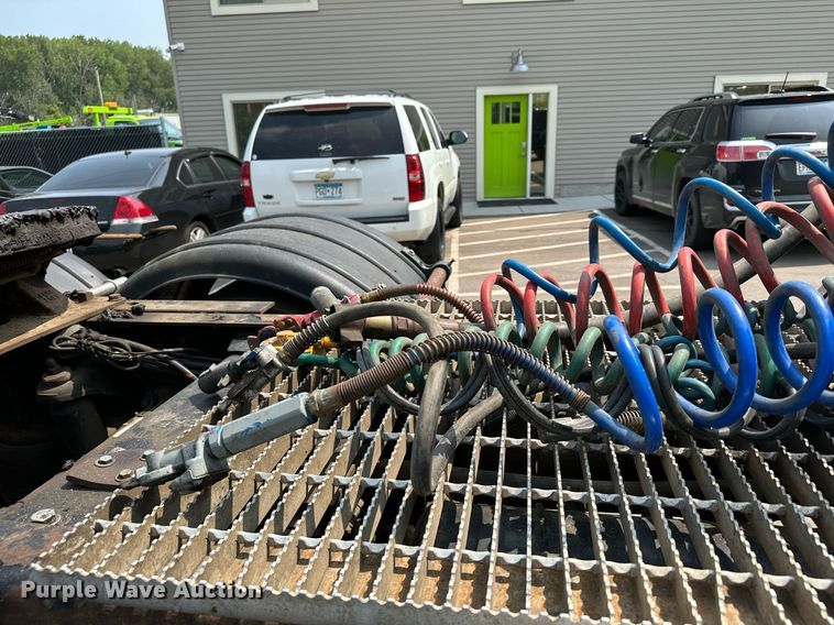 image for item MQ9327 2005 Peterbilt 378  semi truck