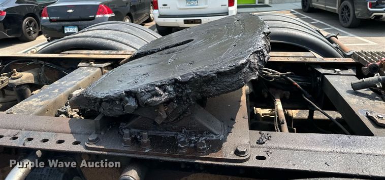 image for item MQ9327 2005 Peterbilt 378  semi truck