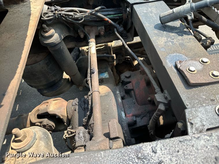 image for item MQ9327 2005 Peterbilt 378  semi truck