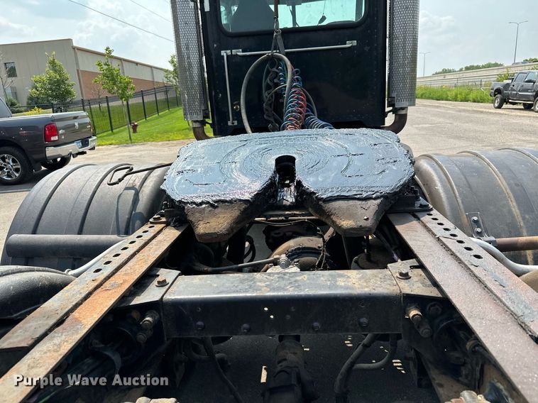 image for item MQ9327 2005 Peterbilt 378  semi truck