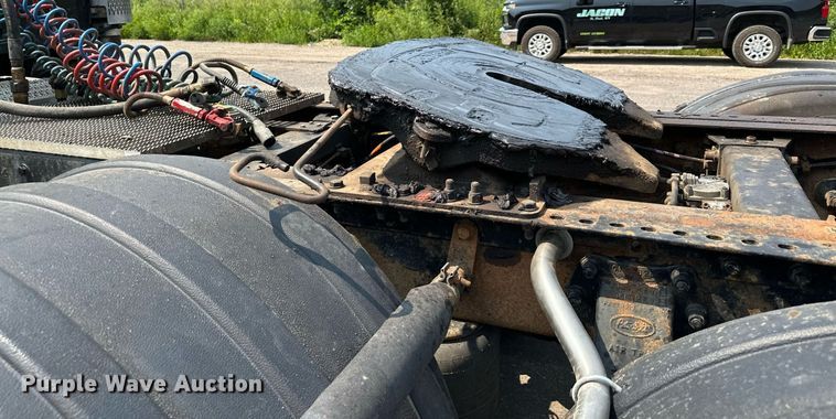 image for item MQ9327 2005 Peterbilt 378  semi truck