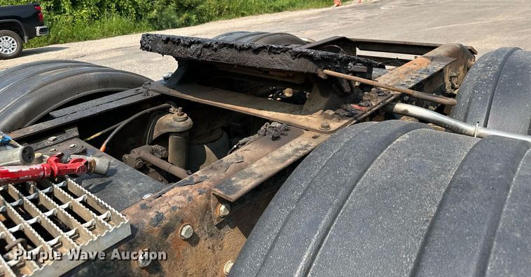 image for item MQ9327 2005 Peterbilt 378  semi truck