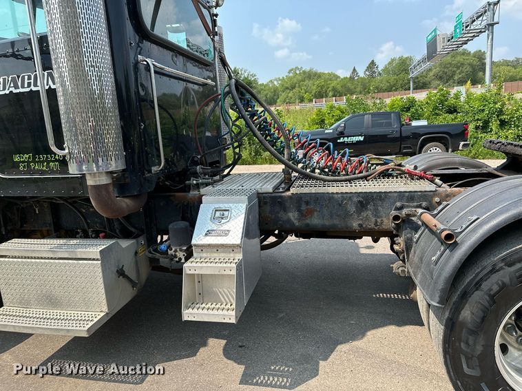 image for item MQ9327 2005 Peterbilt 378  semi truck