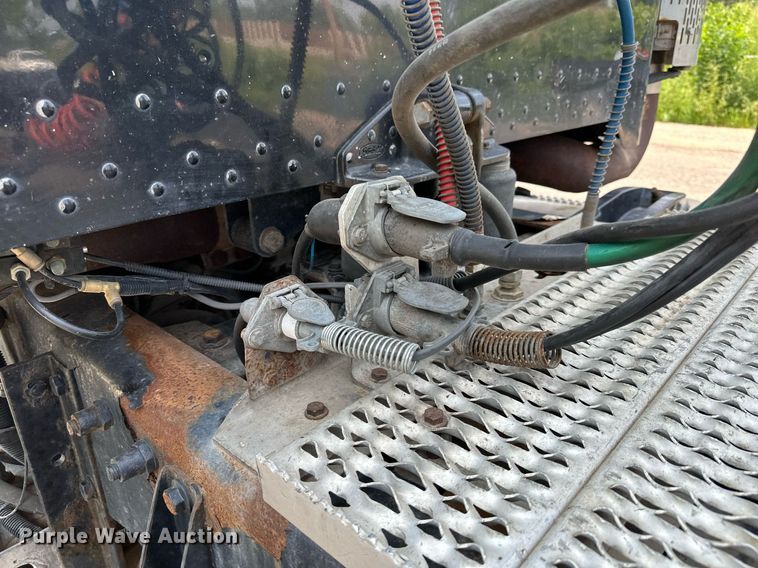 image for item MQ9327 2005 Peterbilt 378  semi truck