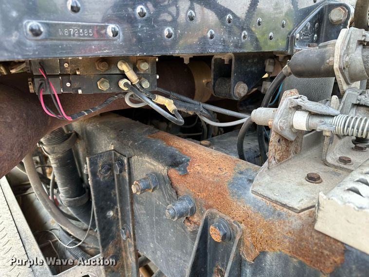 image for item MQ9327 2005 Peterbilt 378  semi truck