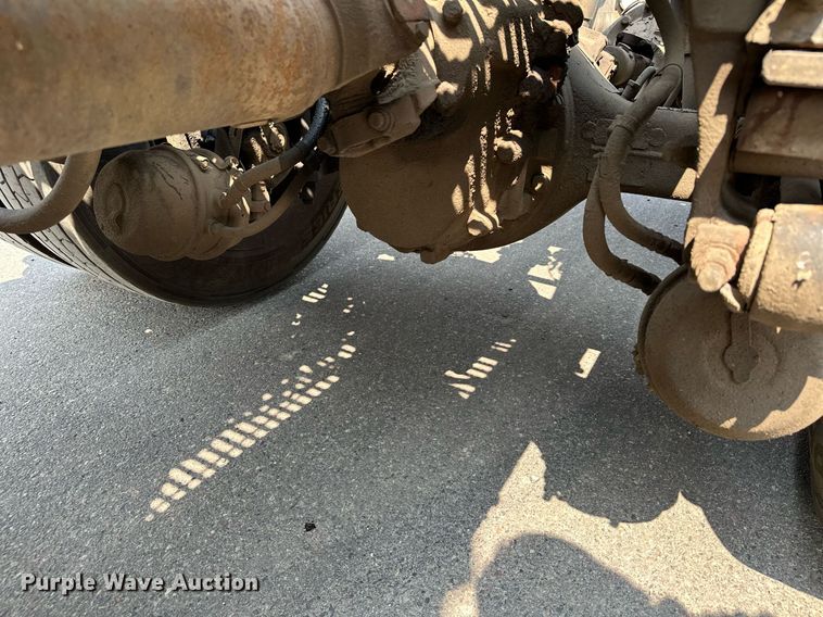 image for item MQ9327 2005 Peterbilt 378  semi truck