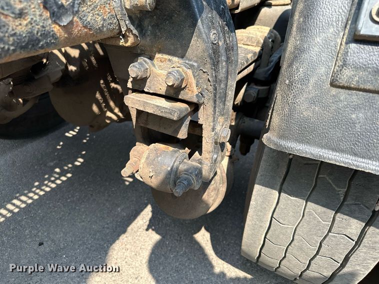 image for item MQ9327 2005 Peterbilt 378  semi truck