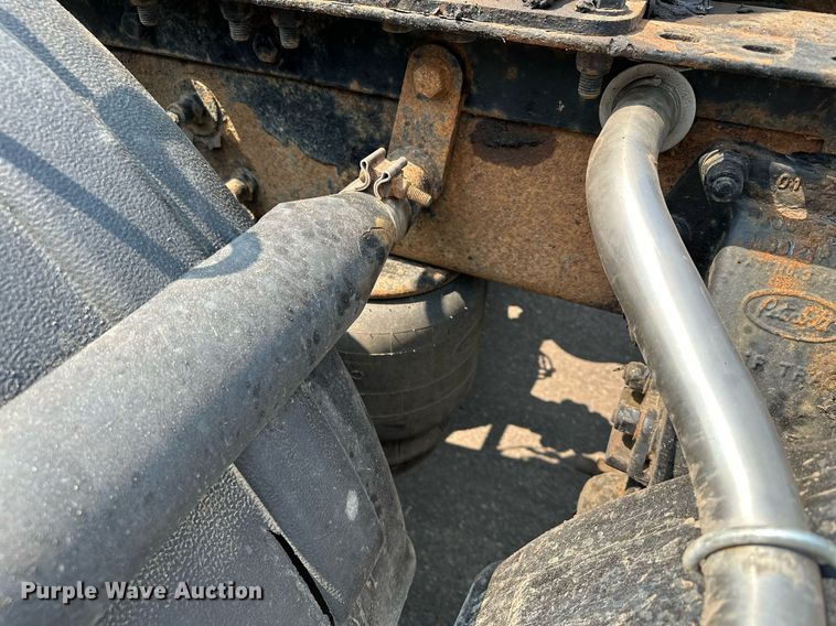 image for item MQ9327 2005 Peterbilt 378  semi truck