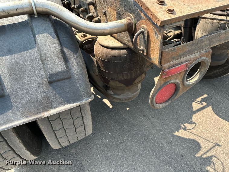 image for item MQ9327 2005 Peterbilt 378  semi truck