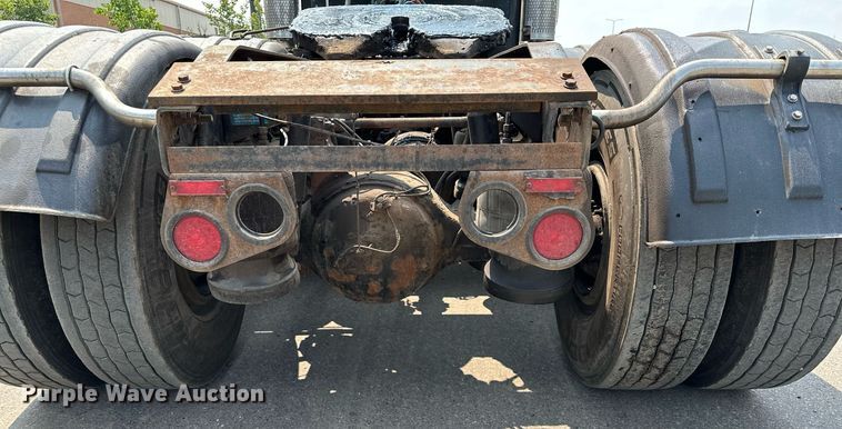 image for item MQ9327 2005 Peterbilt 378  semi truck