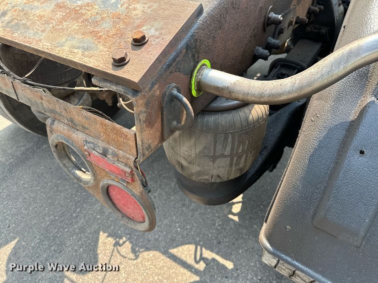 image for item MQ9327 2005 Peterbilt 378  semi truck