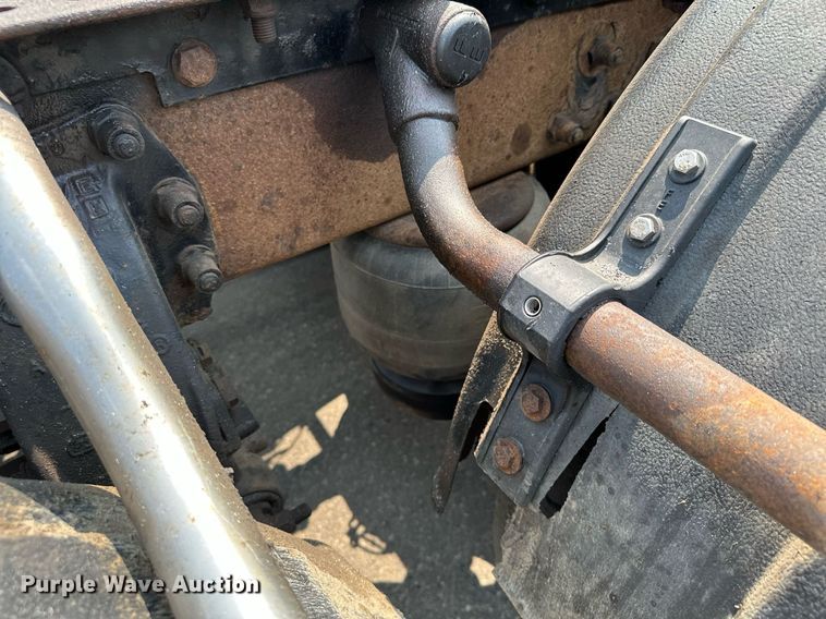 image for item MQ9327 2005 Peterbilt 378  semi truck